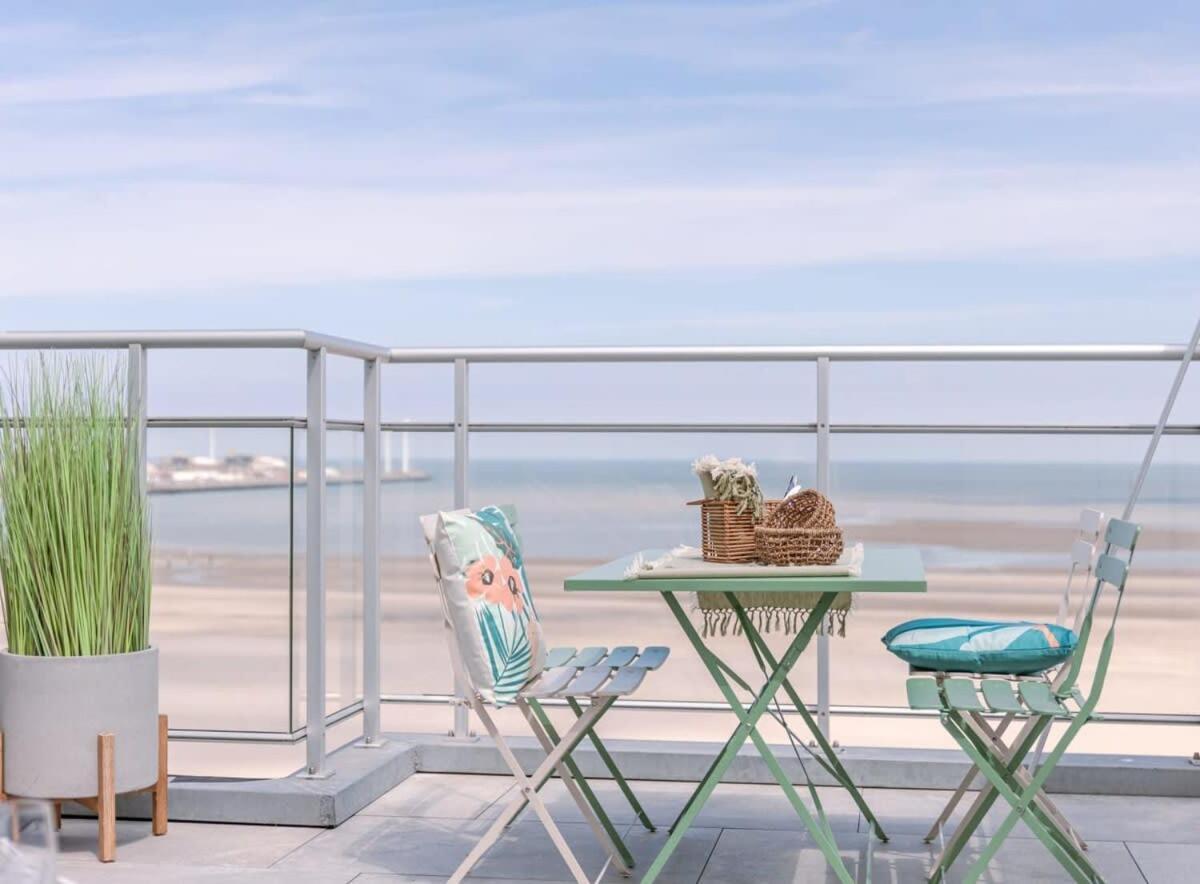 Huswell - Stunning Seafront Apartment Кнокке-Хейст Экстерьер фото