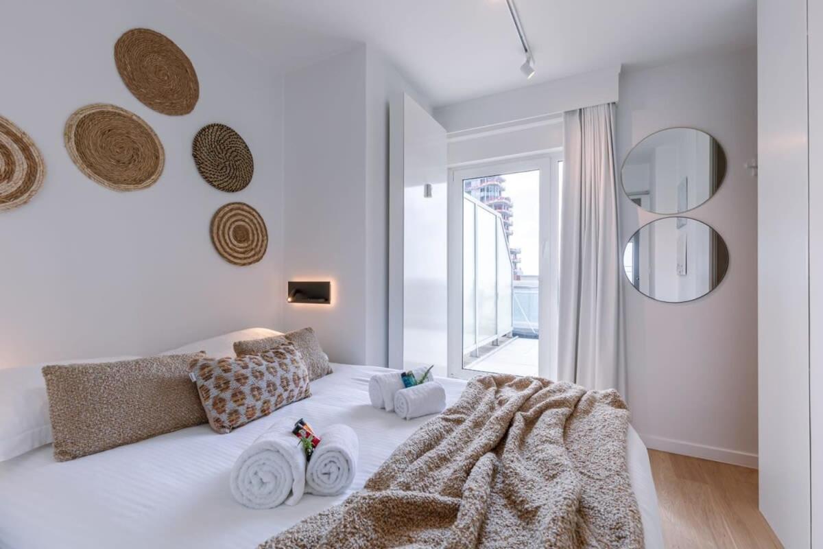 Huswell - Stunning Seafront Apartment Кнокке-Хейст Экстерьер фото