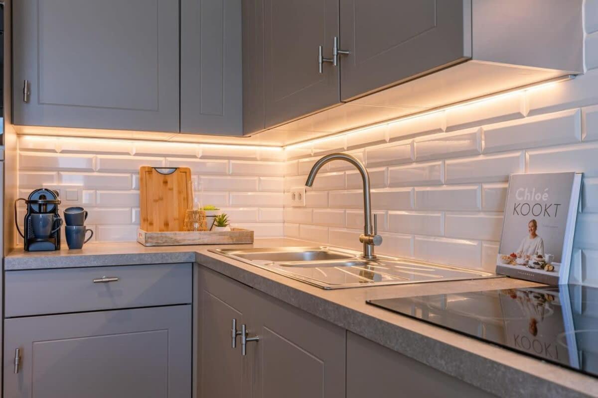 Huswell - Stunning Seafront Apartment Кнокке-Хейст Экстерьер фото